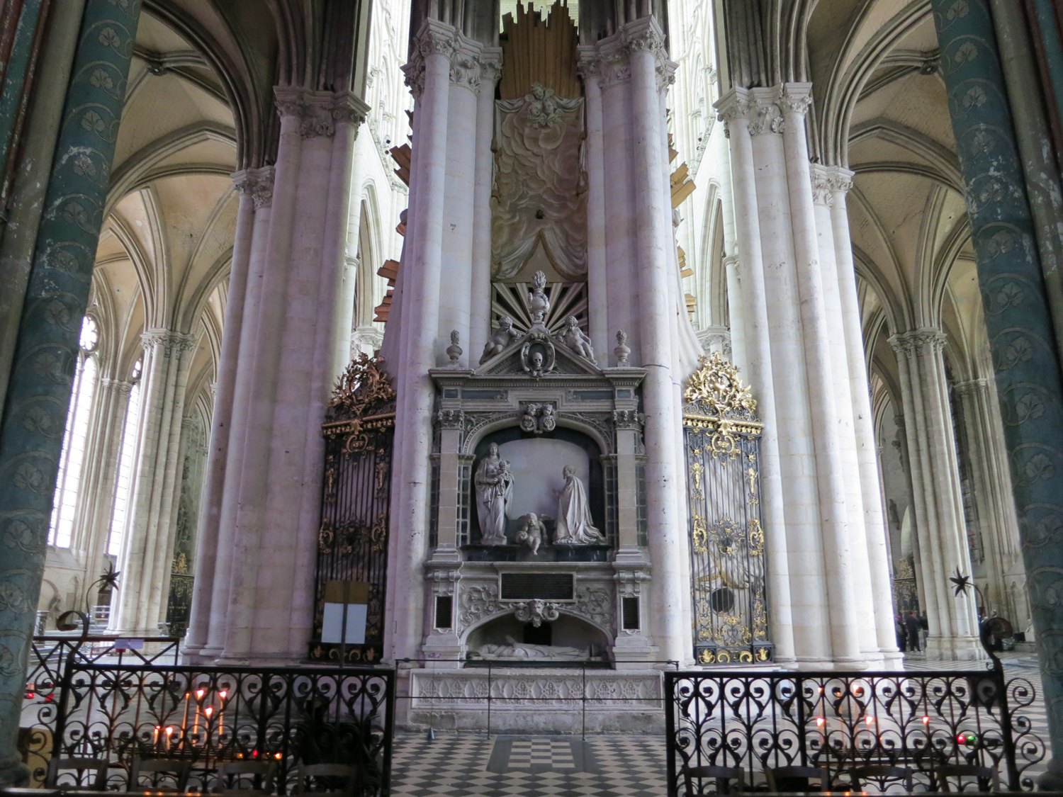 3 place gambetta amiens cathedral crypto city in switzerland