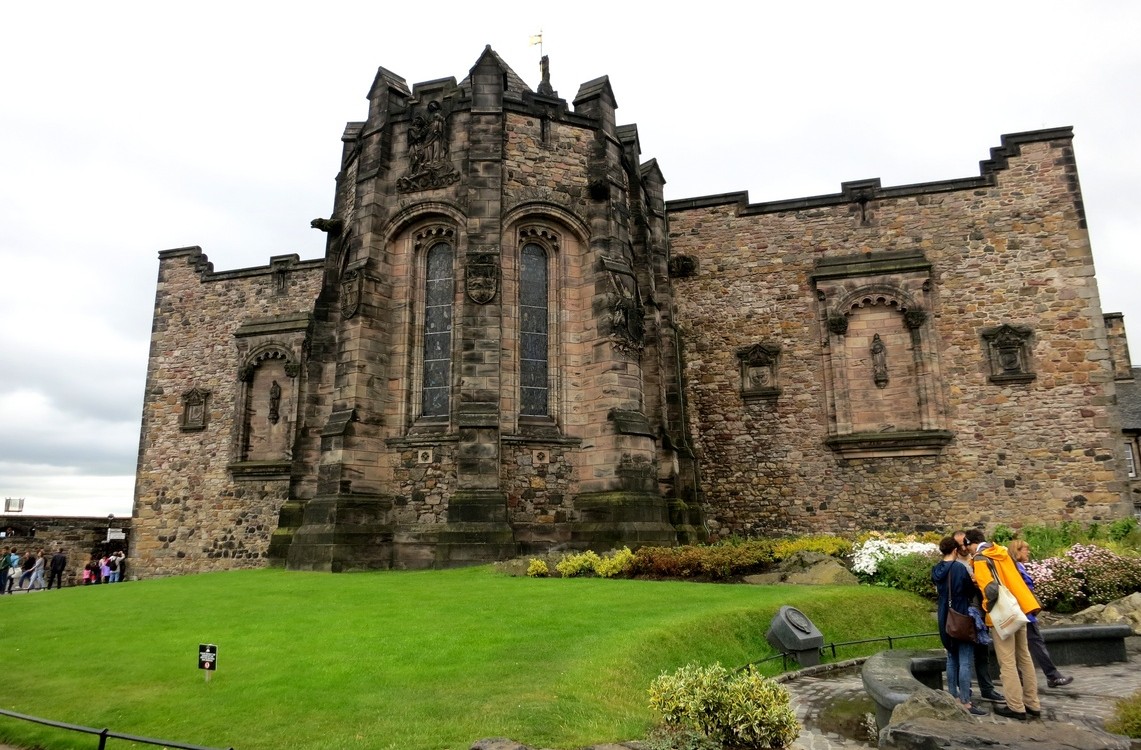 Эдинбургский замок -национальный военный мемориал