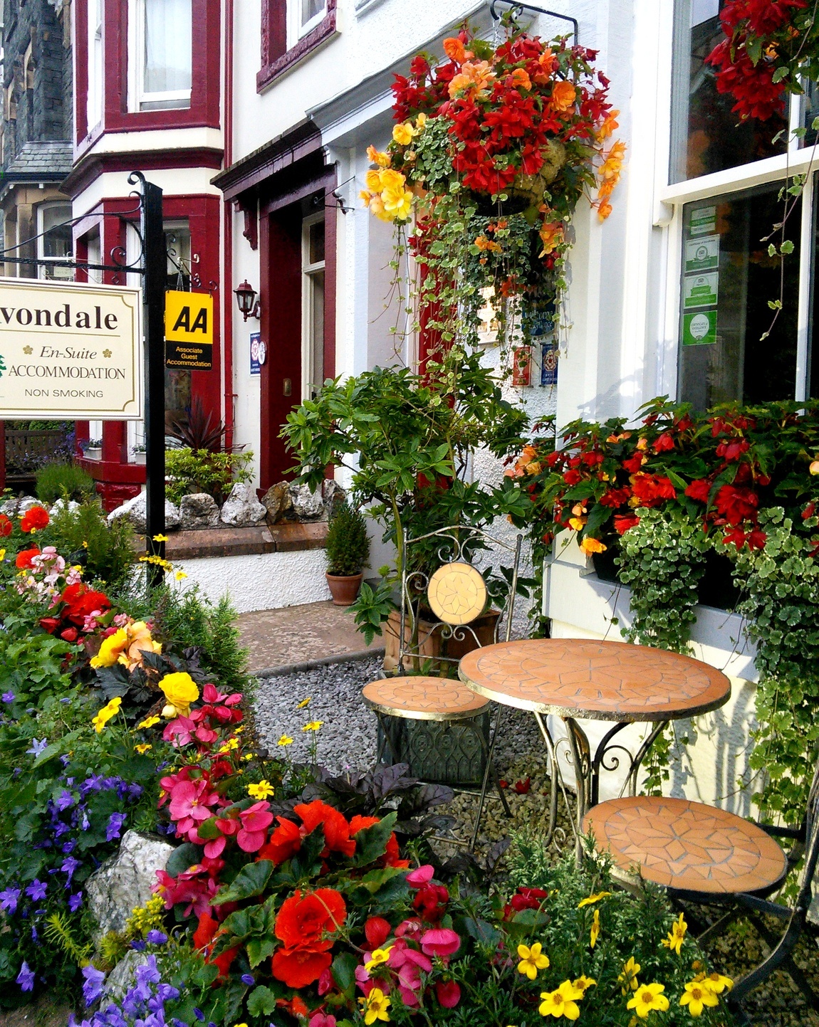 Цветники в городе Кесвик (Англия)