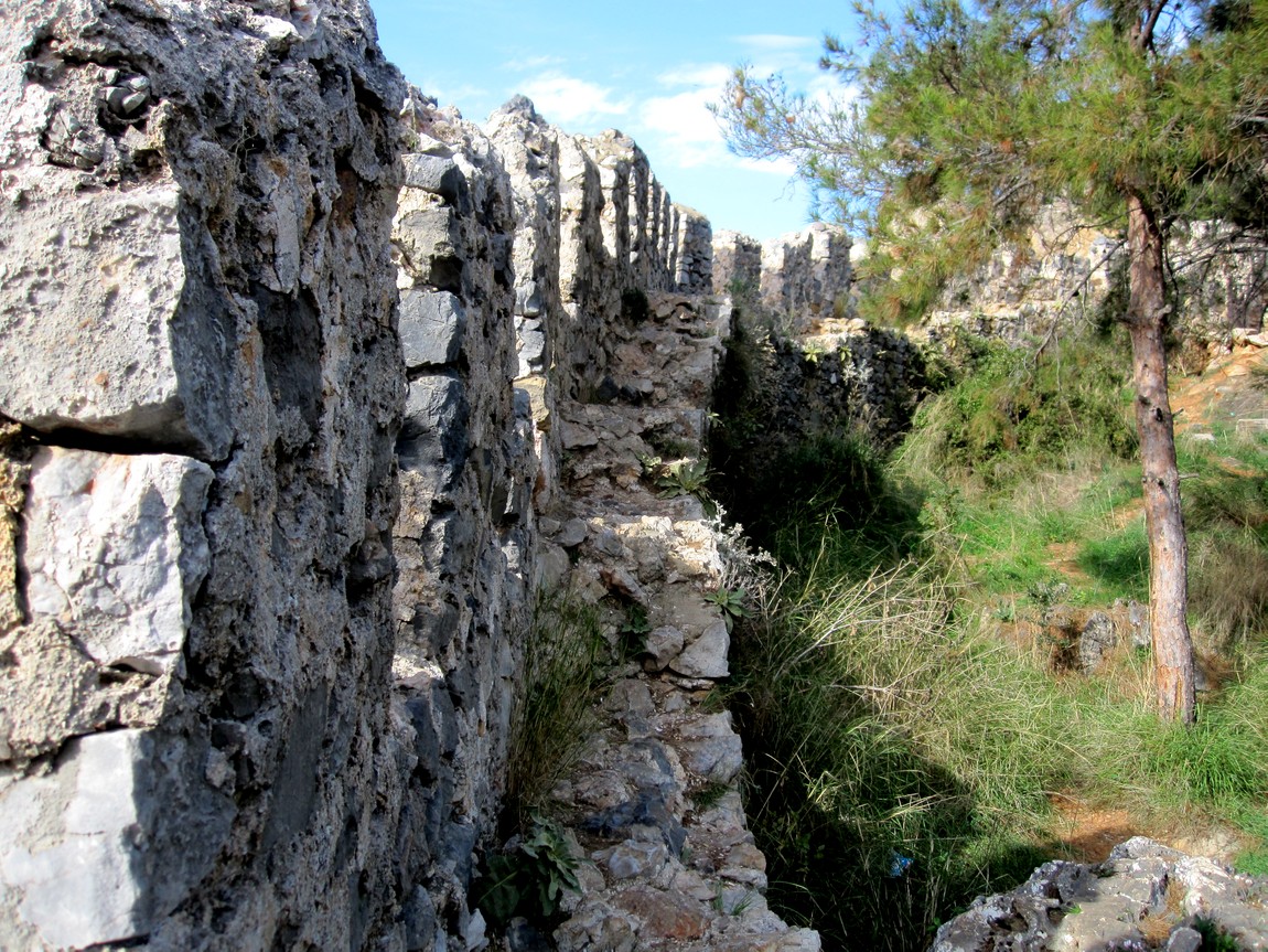 Крепостная стена Сельджукской крепости в Аланьи