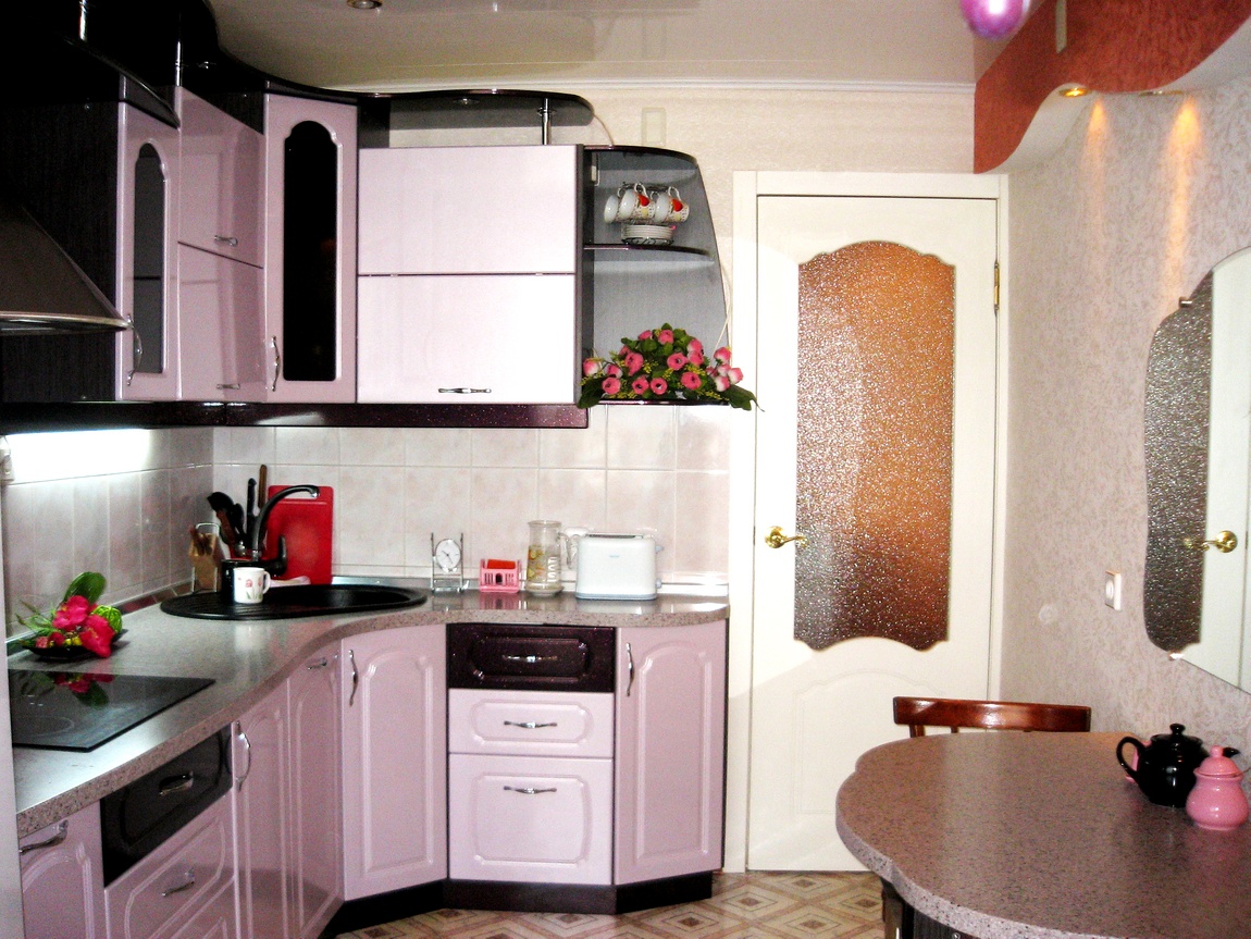 Кухня розовая