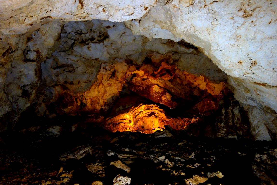 Липская пещера в Черногории