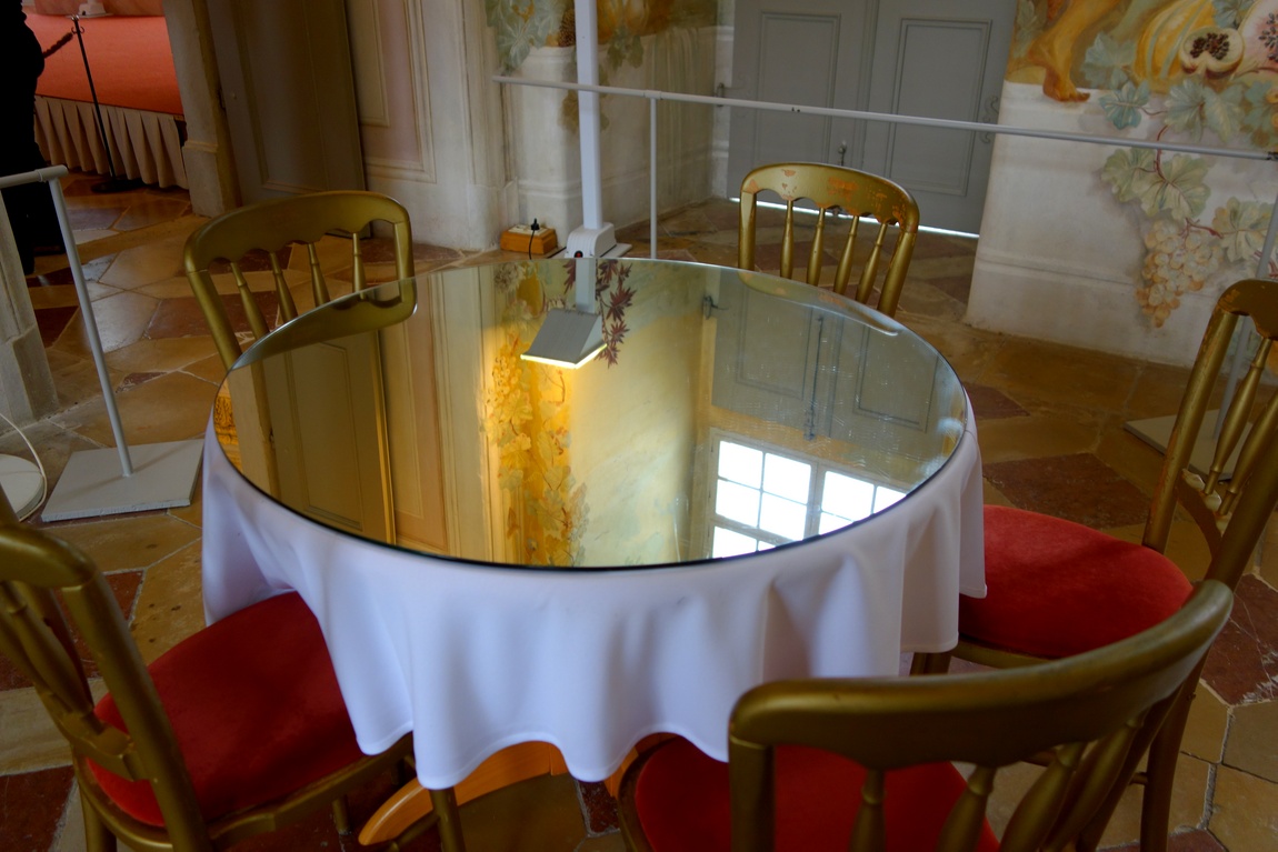 Зеркальный столик в Аббатстве Мельк