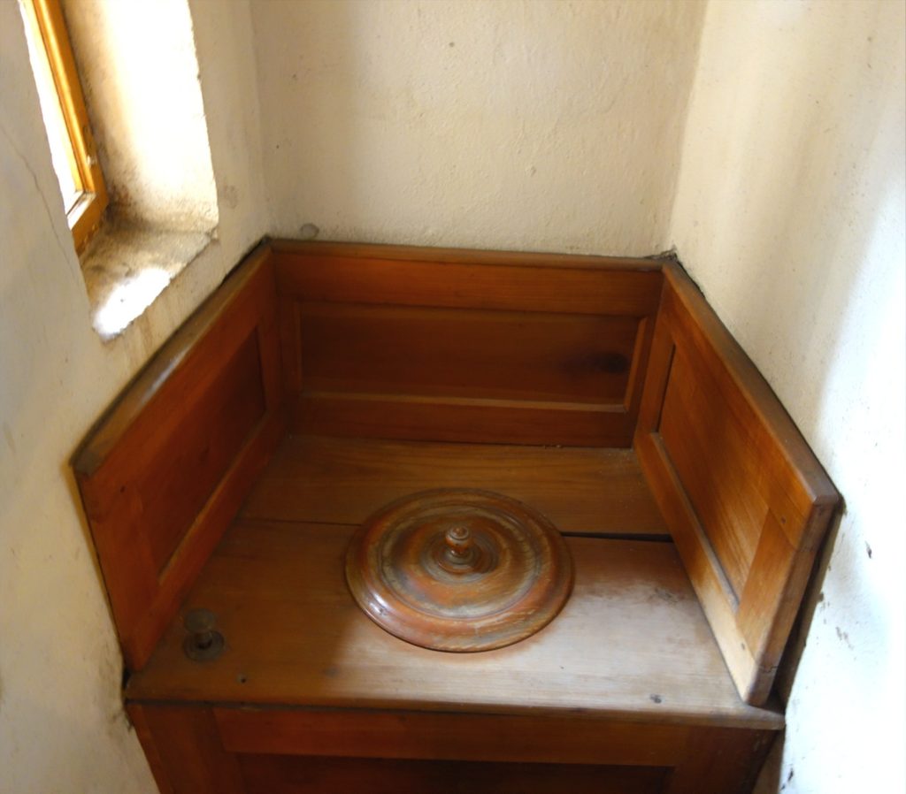 Туалет в Замке Роз