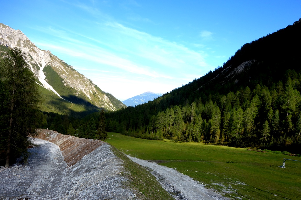 Пешеходная тропа с горы Фулпмес (Австрия)