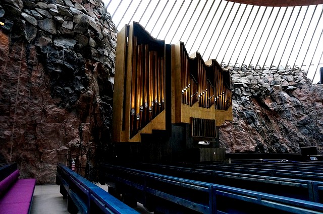 Церковь в скале Темппелиаукио -орган