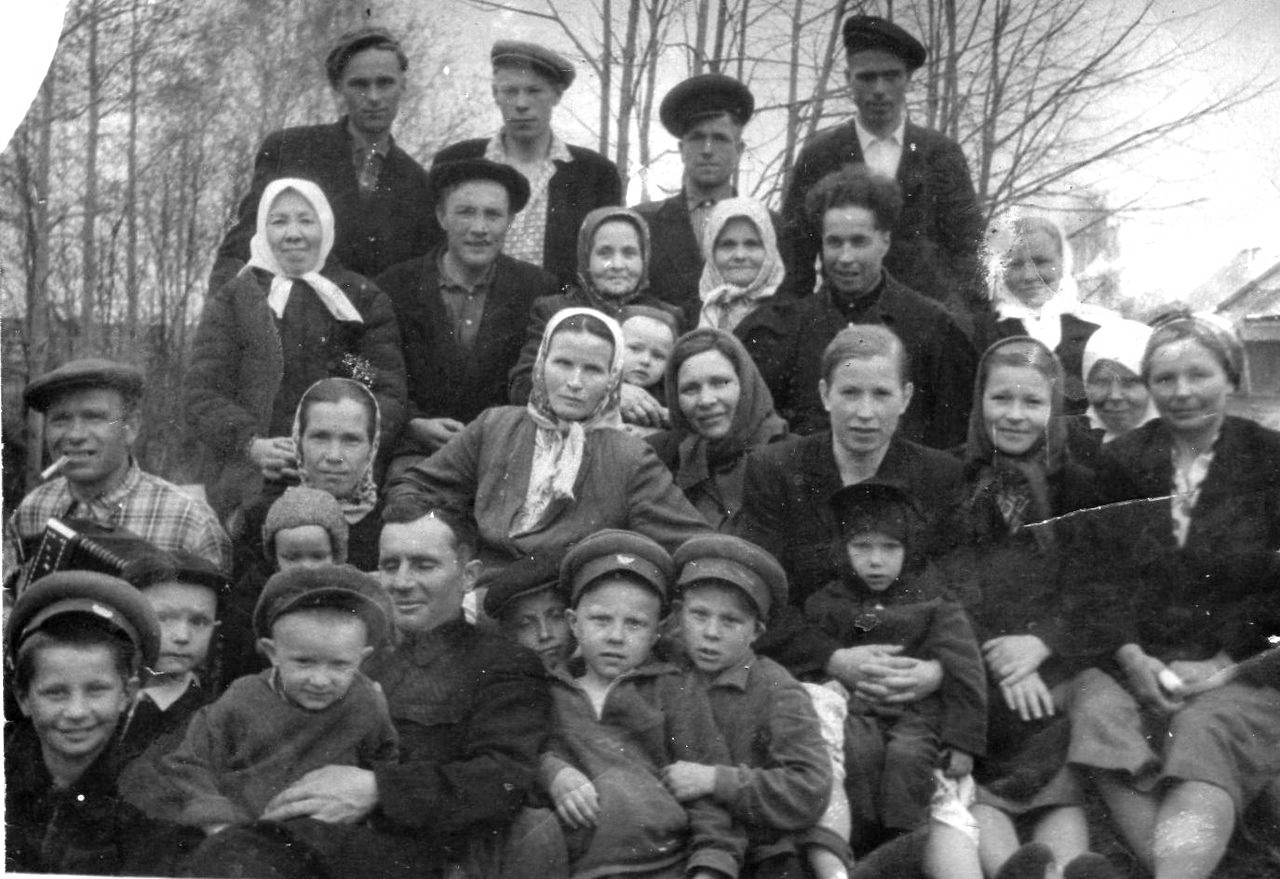 Жители колхоза Савичи в 70 годы