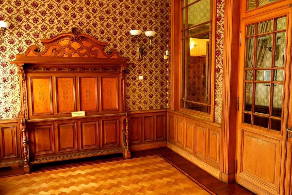 Мебель Массандровского дворца - прихожая