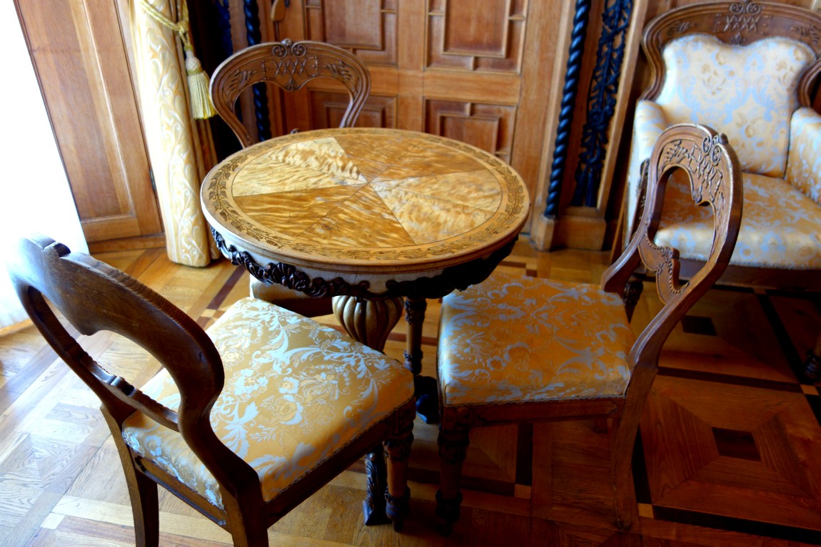 Стол в Воронцовском дворце 