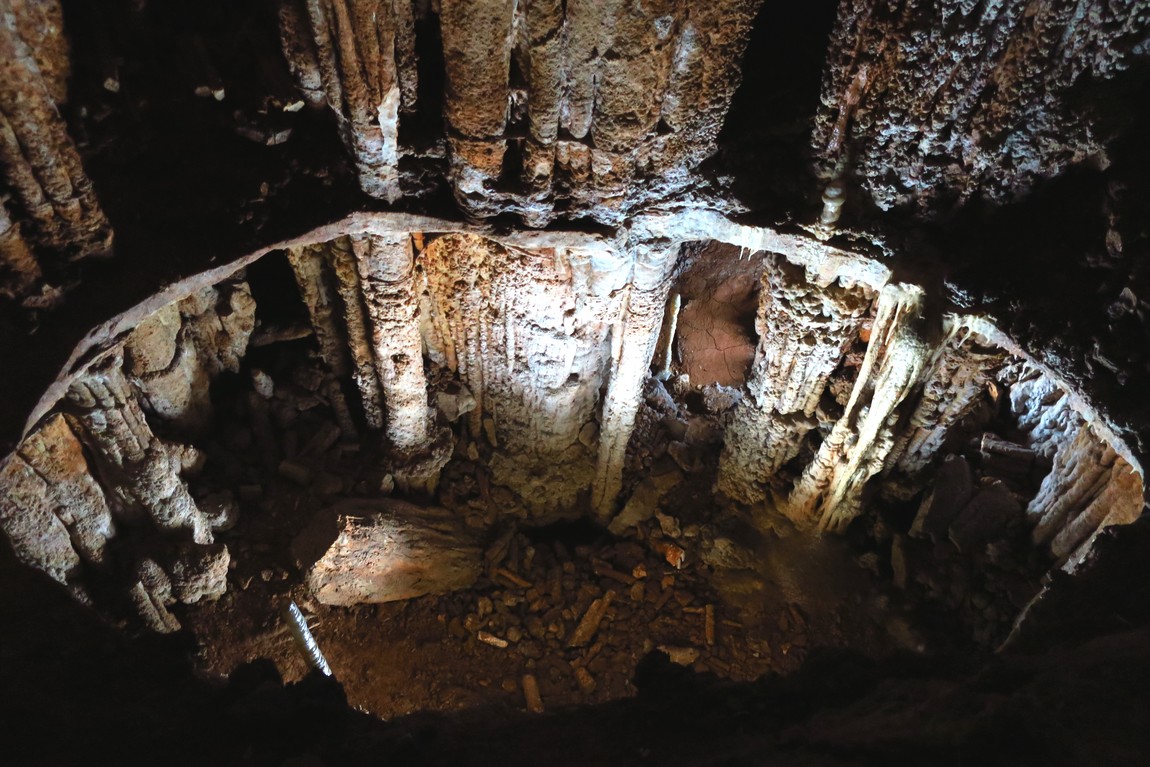 Пещера Эмине-Баир-Хосар (Крым)