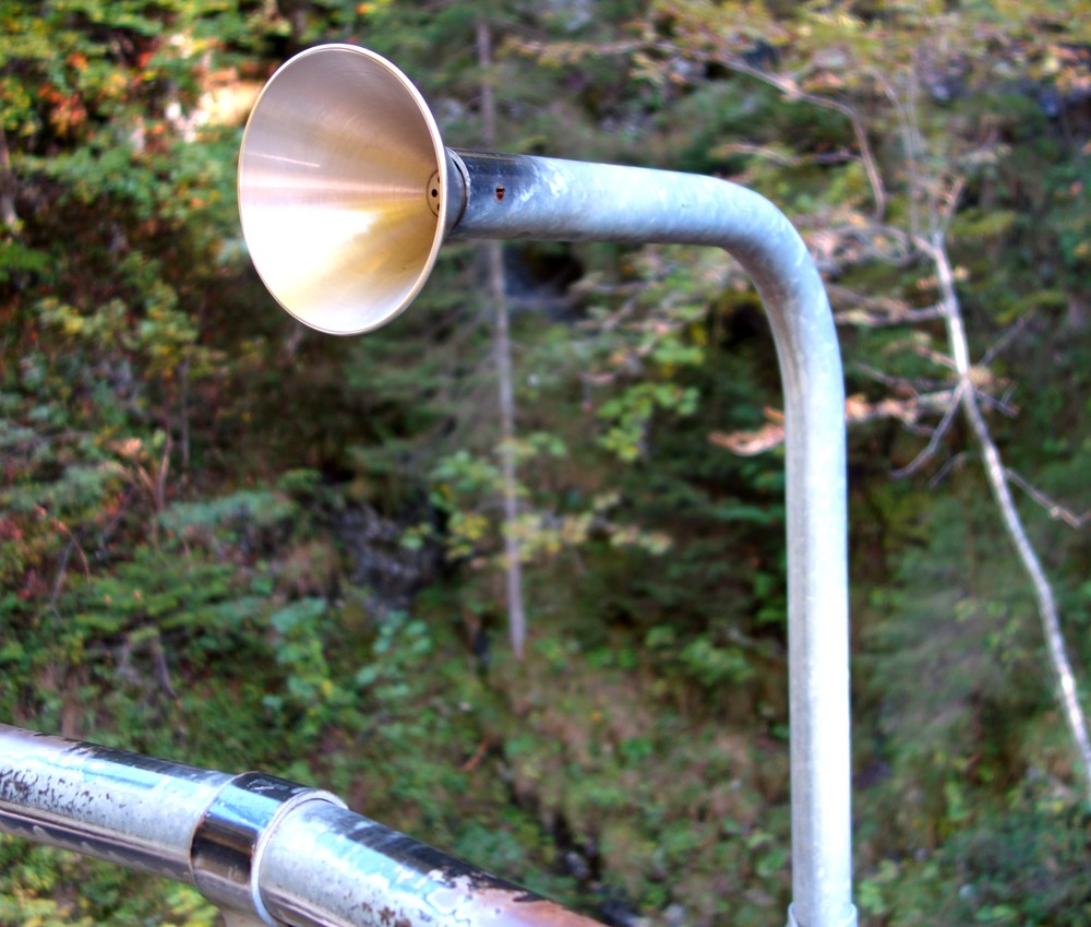 Труба-стетоскоп", чтобы услышать как на дне ущелья шумит река (Австрия)