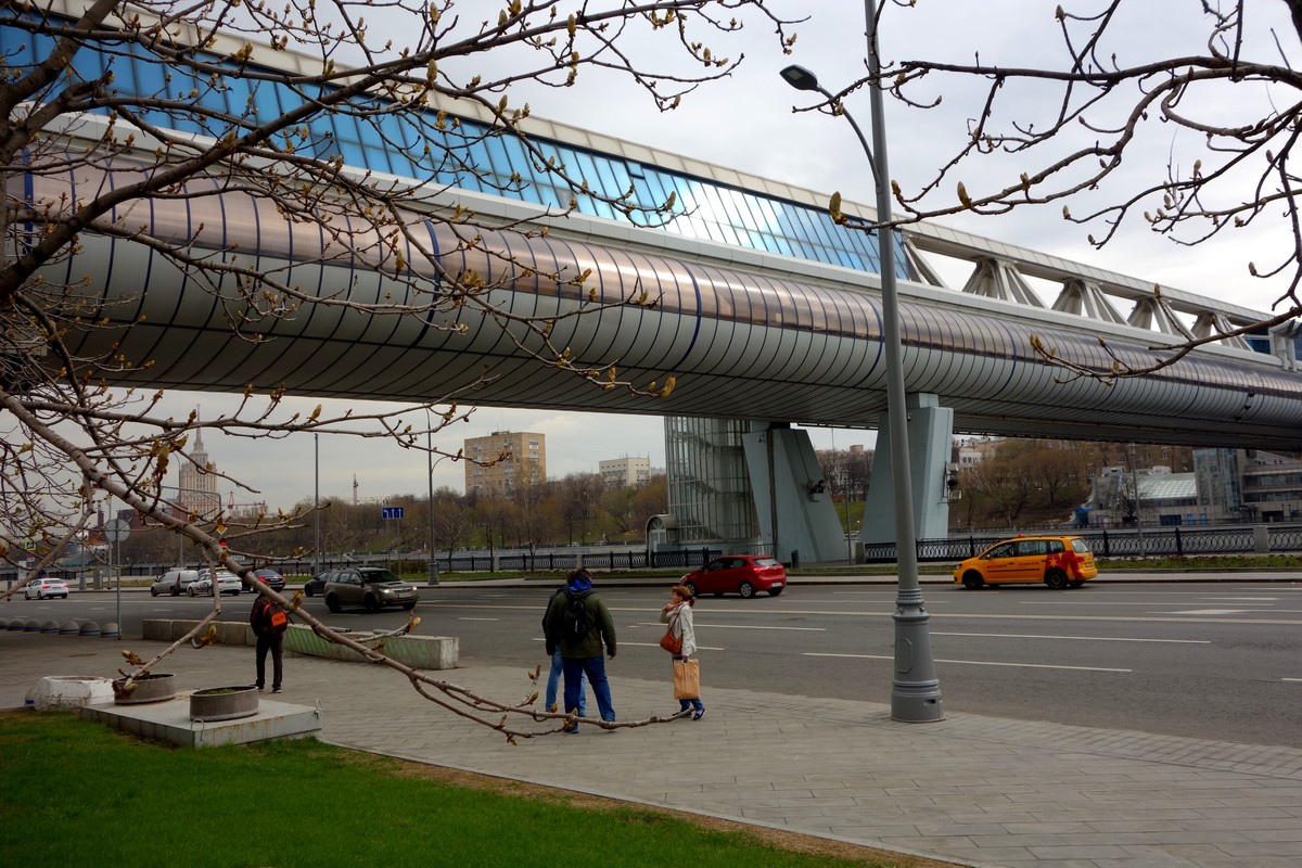 Мост возле Сити-центра в Москве