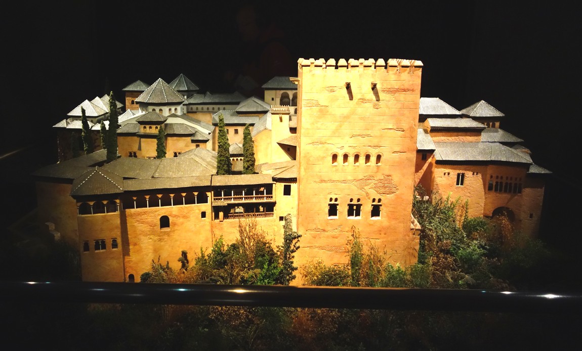 Башня Калахорра (Calahorra)-свободная крепость -музей