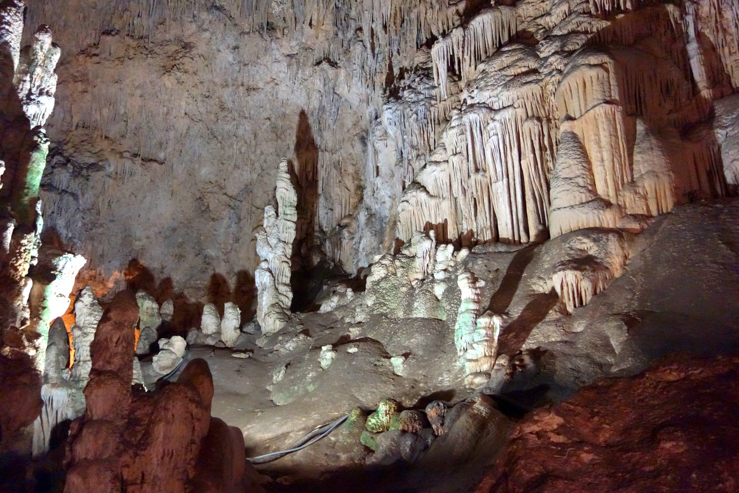 Липцы пещеры. Пещера Нерха Испания. Пещеры Нерха Малага. Пещера Нерхи пещеры Испании.