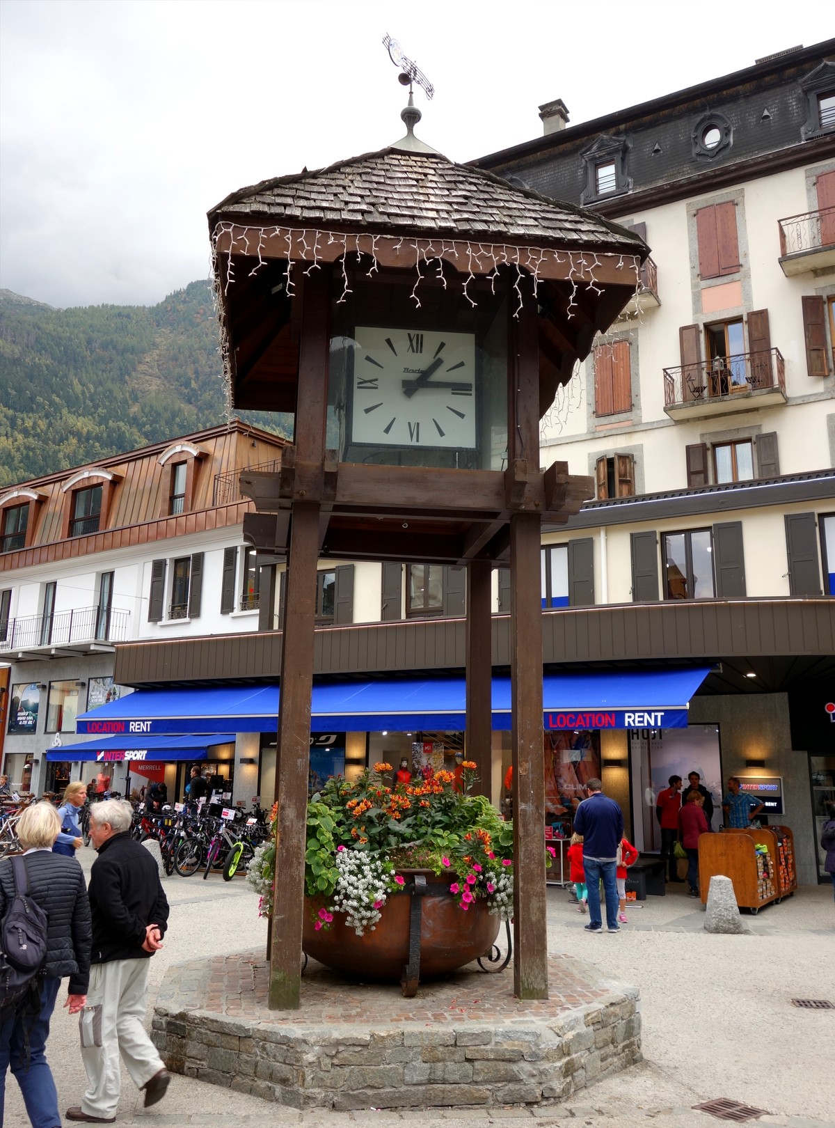 Часы в Шамони (Швейцария)
