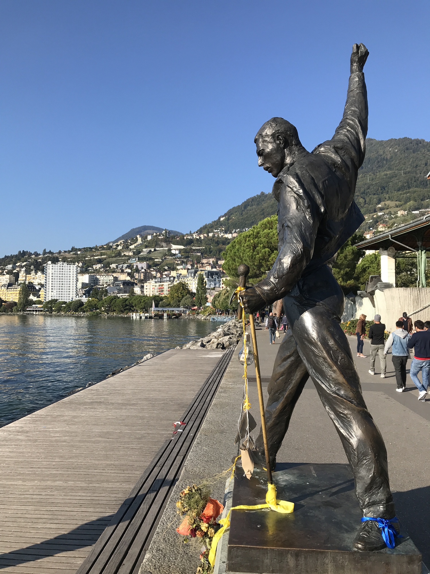 Памятник певцу Фредди Меркьюри в Монтрё (Швейцария)