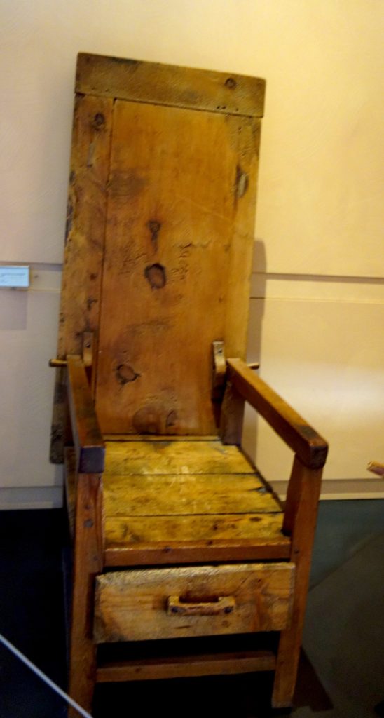 Старинный стул во Франции
