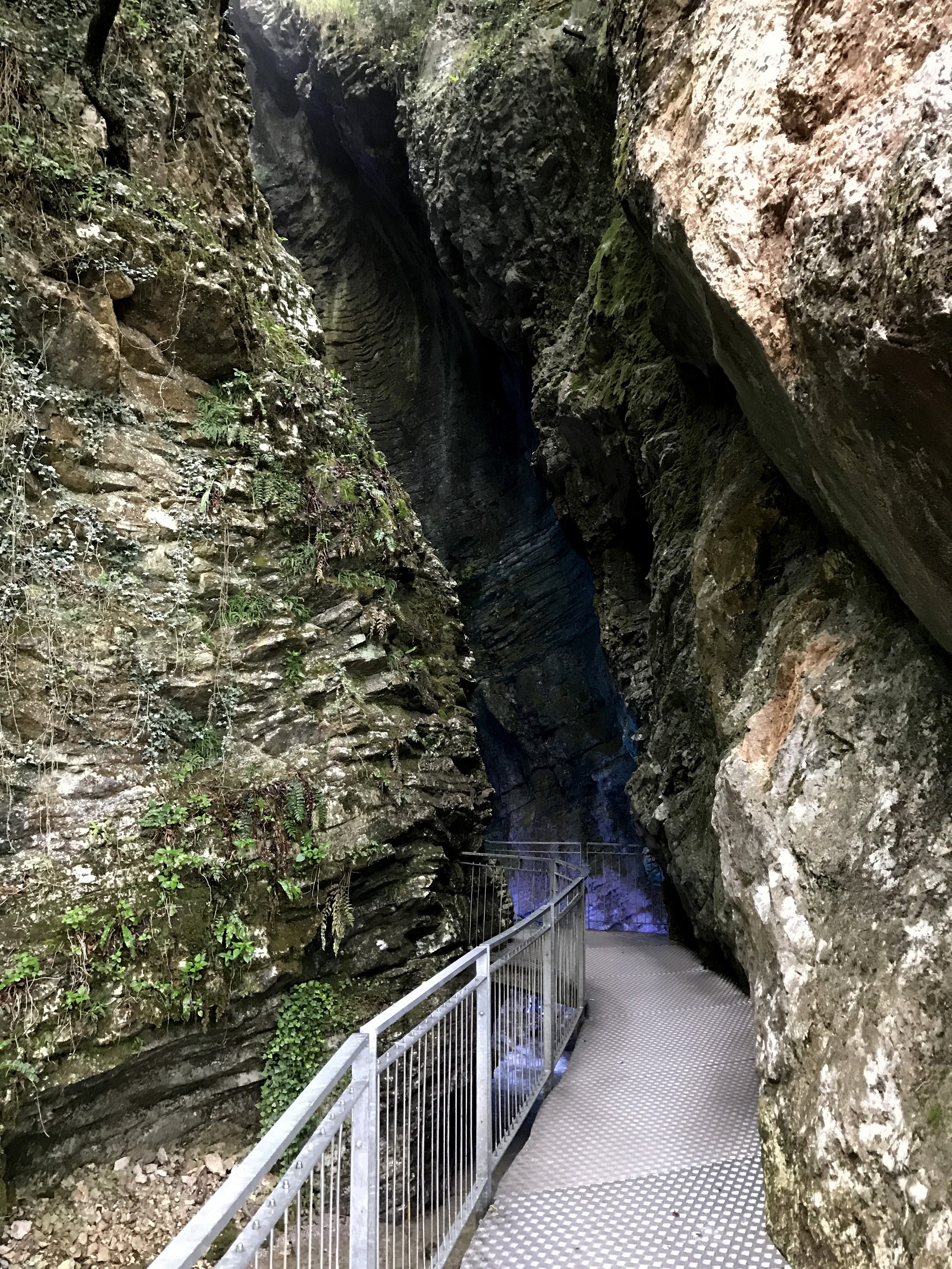 Ущелье к водопаду Каскада ди Вароне