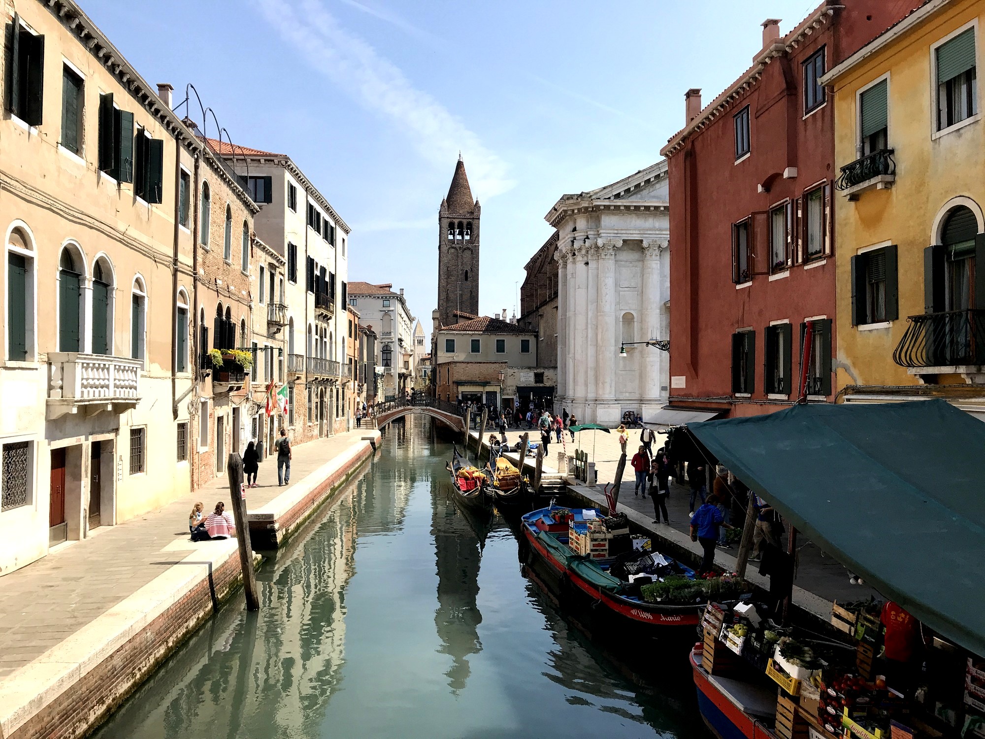 Венеция - водная торговля фруктами и овощами