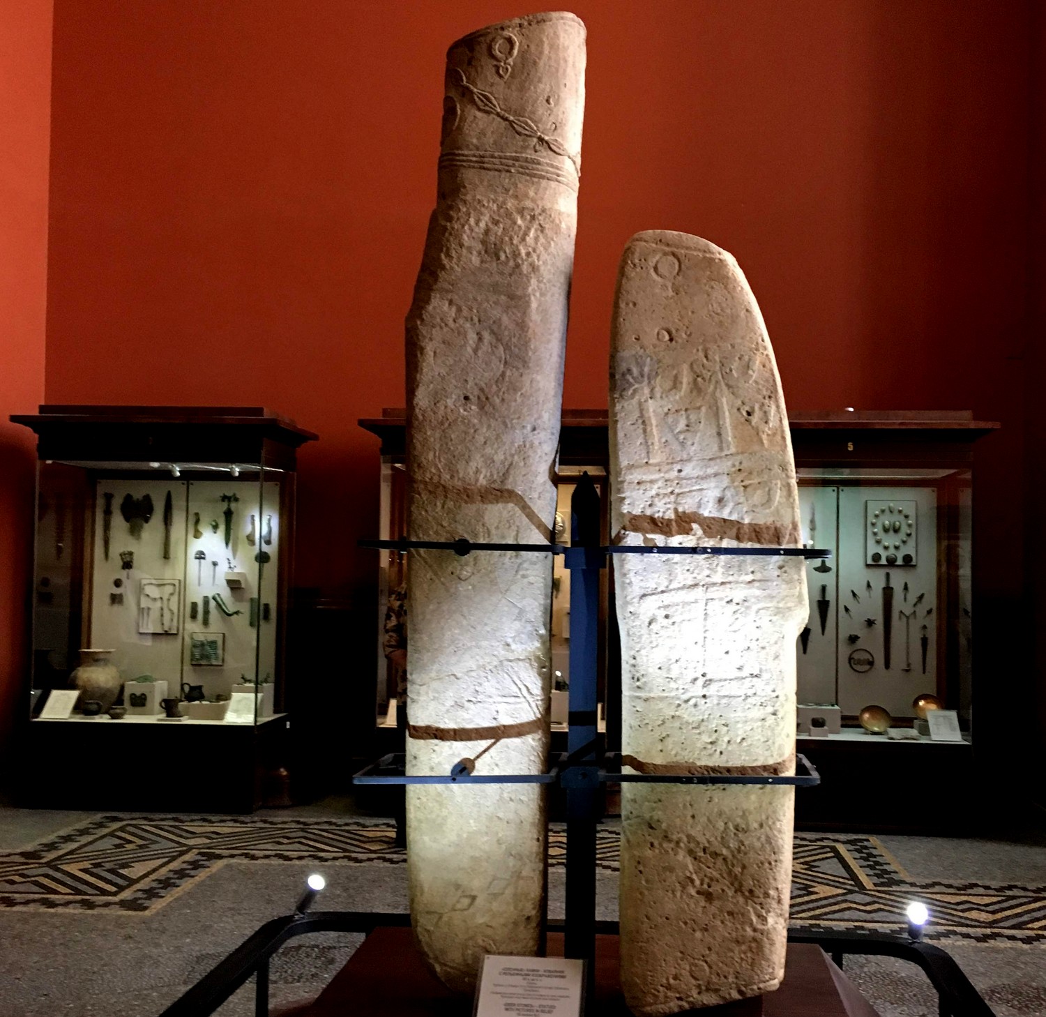Оленные камни - изваяния с рельефными изображениями. VII век до н.э.