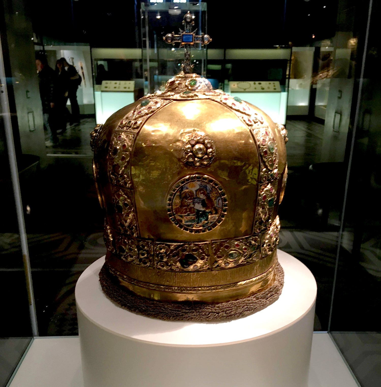 Золотая корона в Историческом музее Москвы