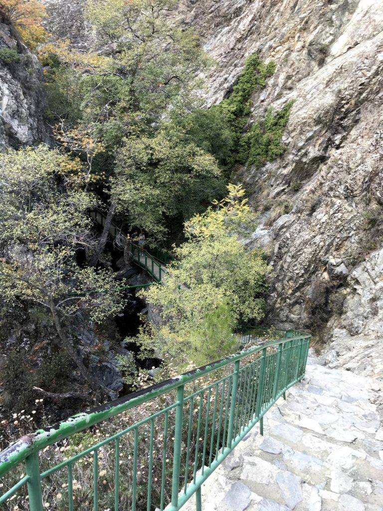 Тропа к водопаду Милломерис