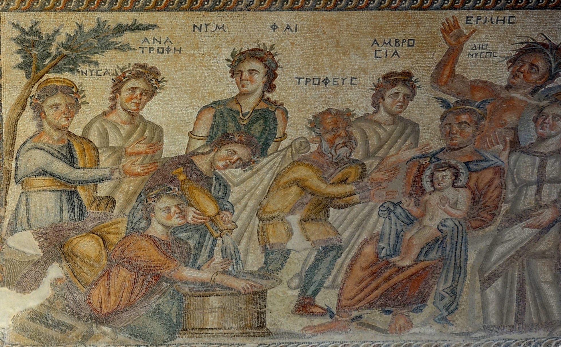 Малыш Дионис представлен на коленях у Гермеса- мозаика