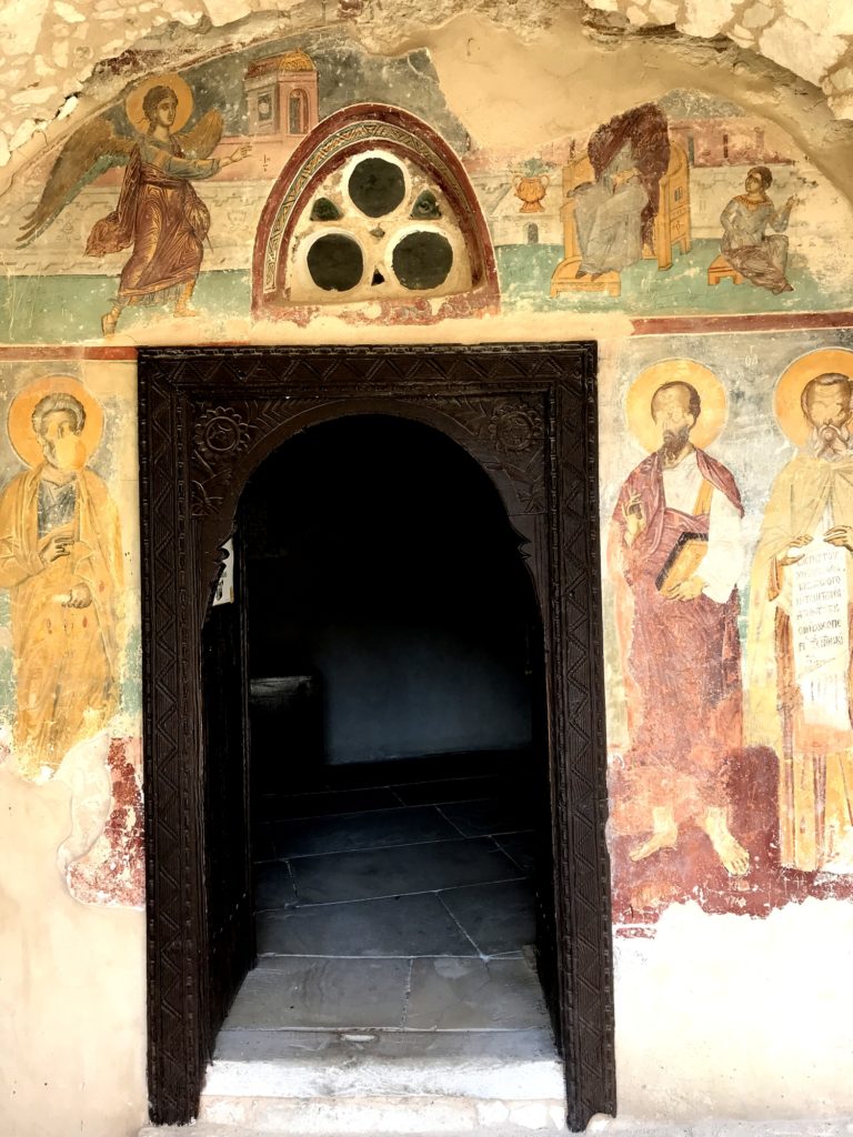 Монастырь Св. Неофита на Кипре - вход в кельи