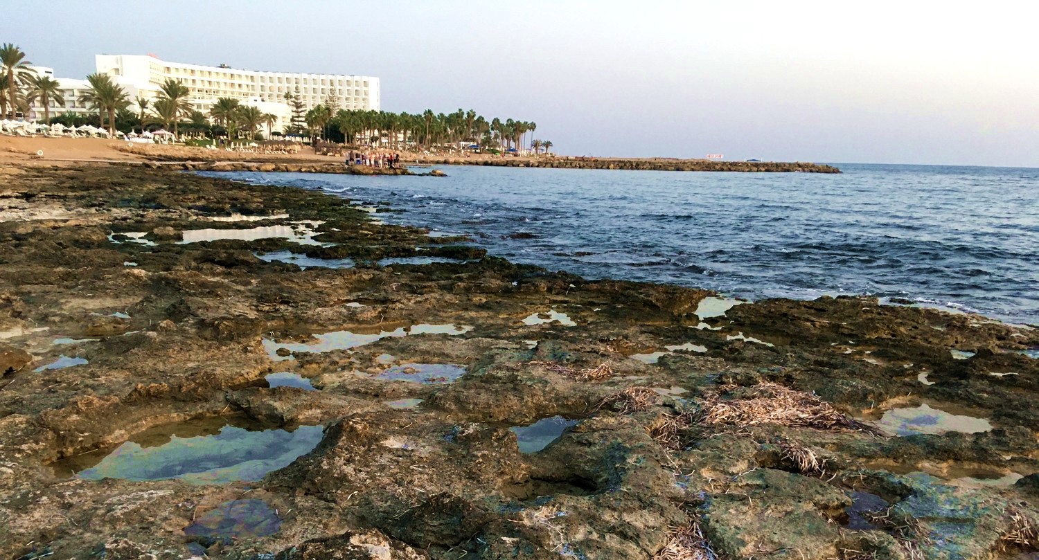 Пафос - каменистые пляжи