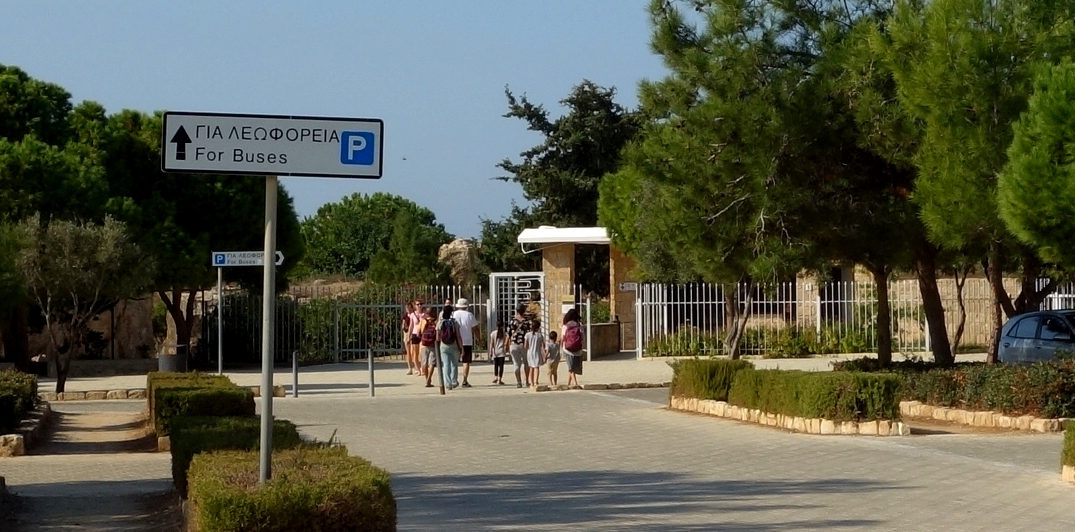 Вход к царским гробницам в Пафосе