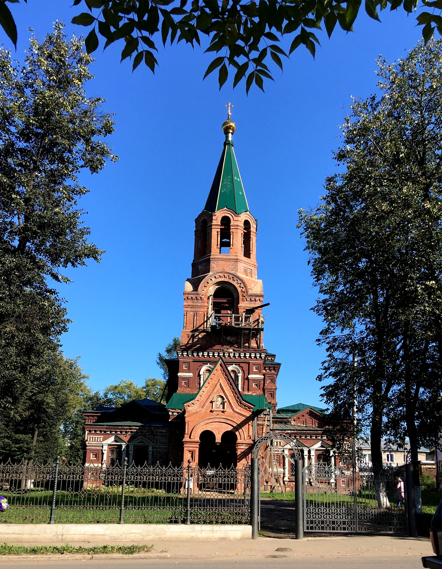 Никольская церковь в Слободском