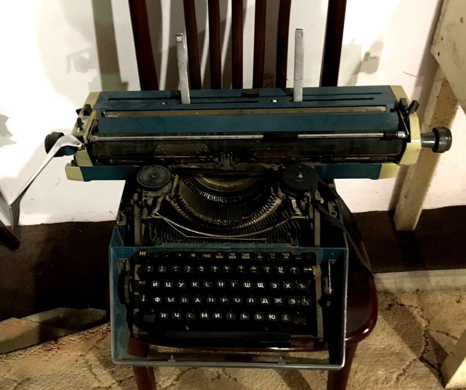Старинная немецкая печатная машинка 