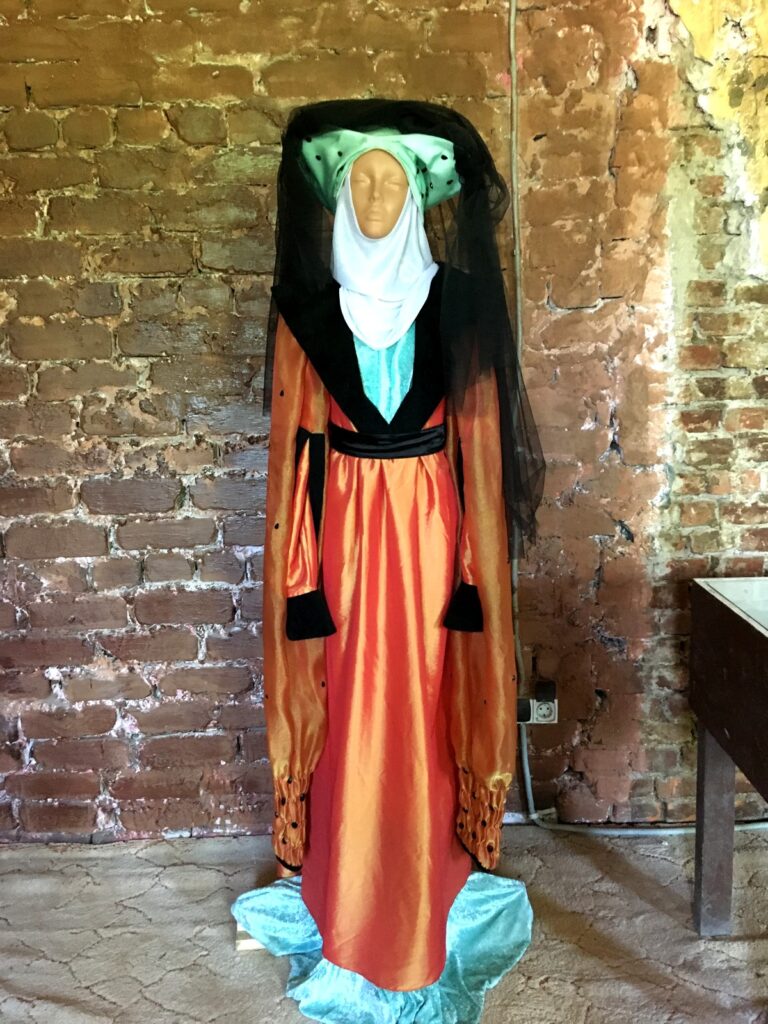 Янтарный замок - костюмы и одежа 
