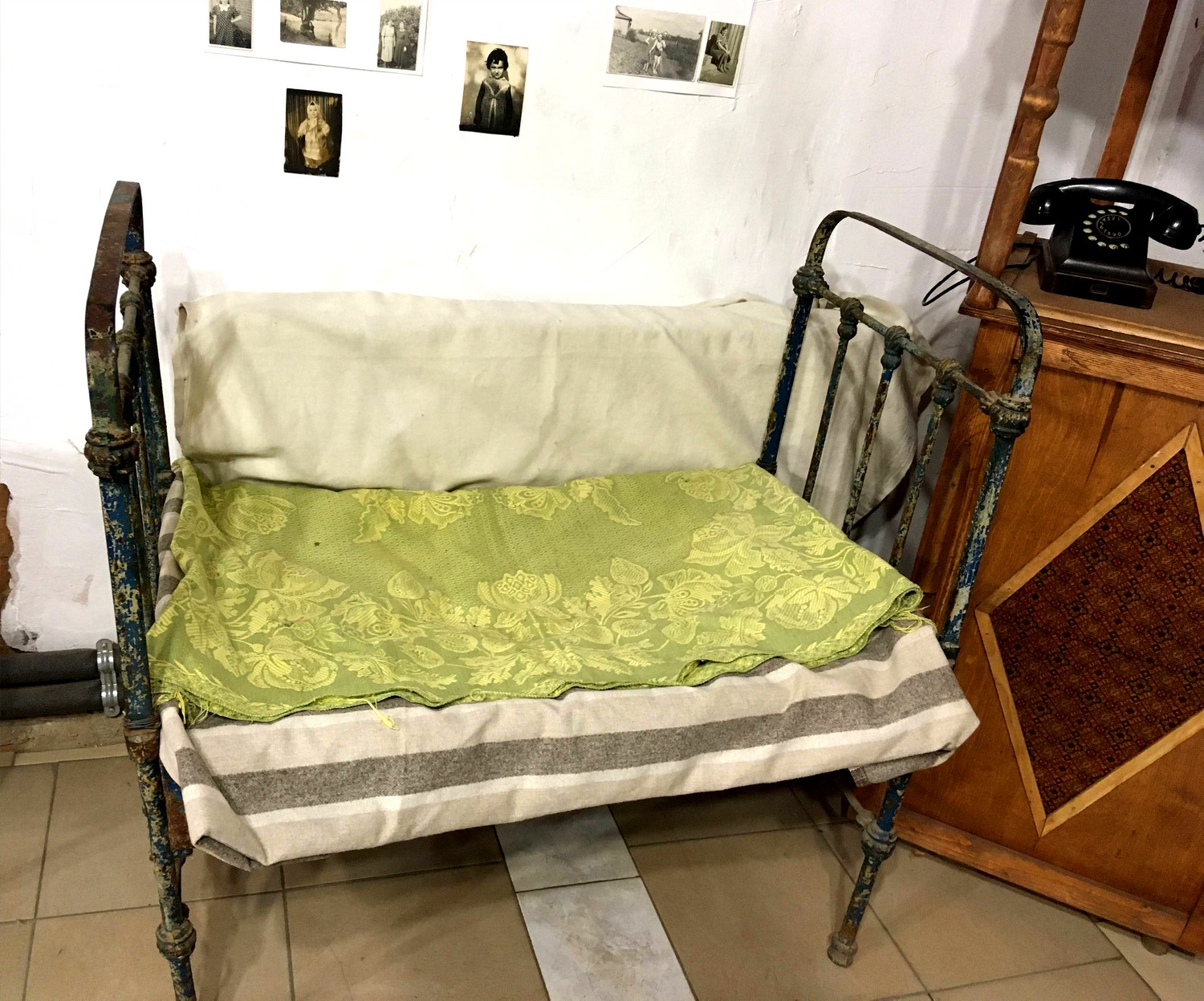 Янтарный замок - детская железная кроватка