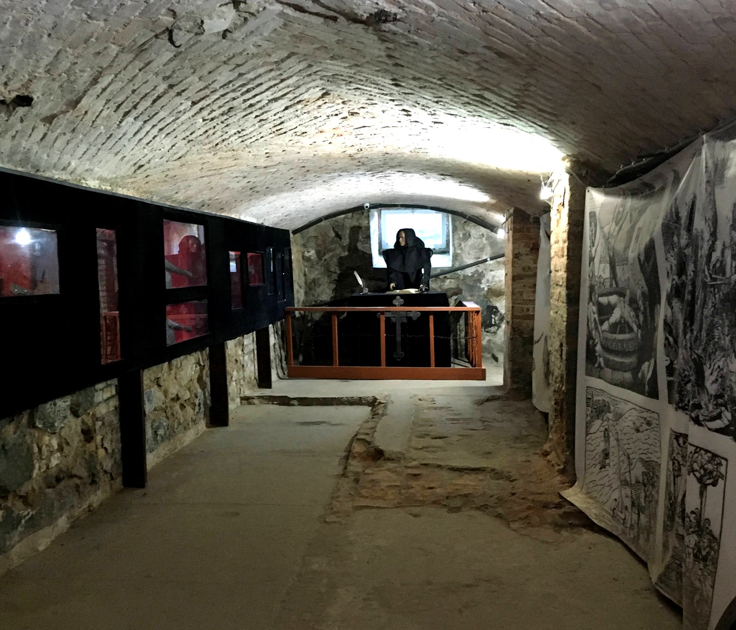 Музей инквизиции в старинном замке Янтарный. 